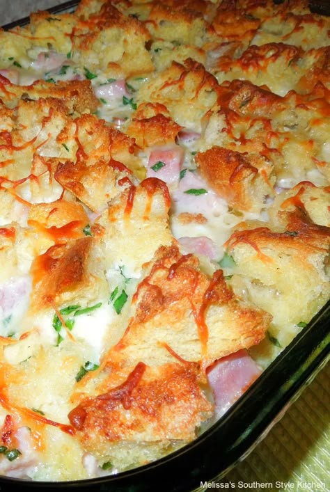 Ham Breakfast Casserole, Brunch Bake, Ham Breakfast, Ham And Swiss, Baked Breakfast, Breakfast Quiche Recipes, Baked Breakfast Recipes, Leftover Ham Recipes, Brunch Casserole