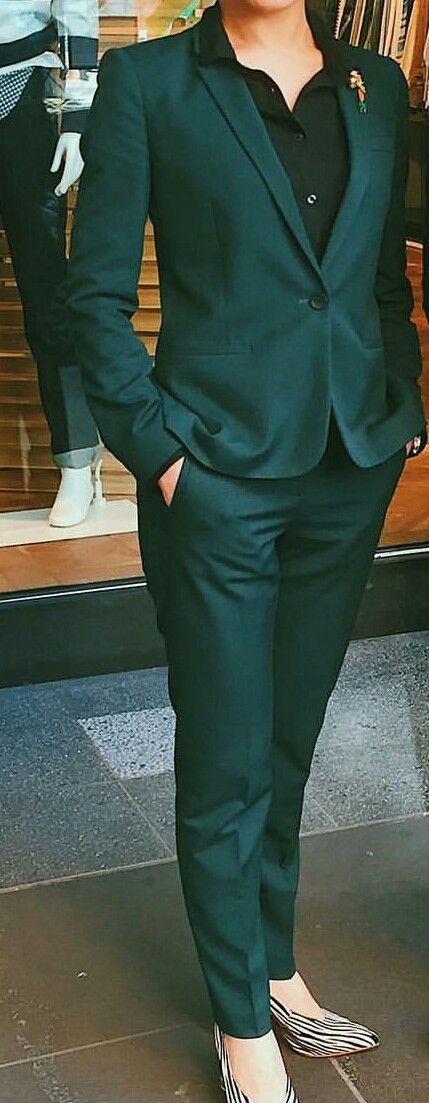 Dark Green Suit Black Shirt, Green Suit With Black Shirt, Black Suit With Green Shirt, Prom Suits Green, Green Suit Black Shirt, Cot Pant For Men, Black And Green Suit, Green Prom Suit, Green And Black Suit