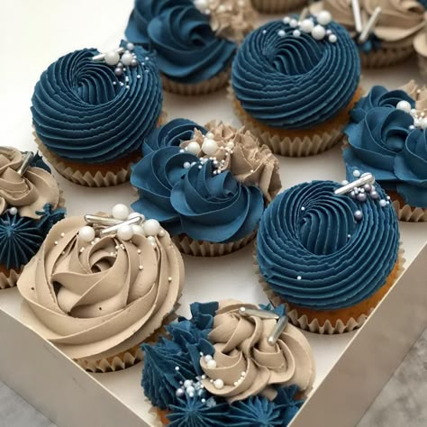 Decorative Icing, Deco Cupcake, Cupcakes Decorating, Elegant Cupcakes, Cupcake Decorating Tips, Cupcake Cake Designs, Quince Ideas, Taylor Made, Cupcake Bouquet