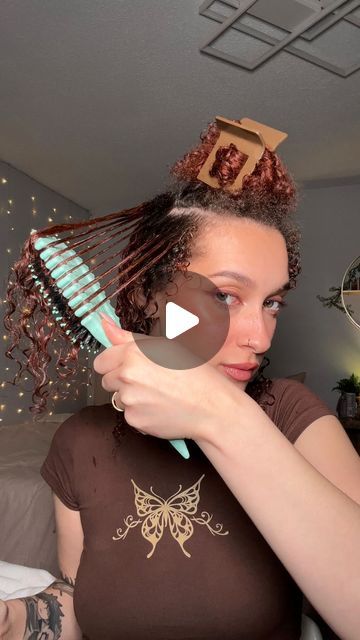 Trulee Rodney on Instagram: "This is some next level curl definition🤩 it took me 45 ish mins (maybe even an hour) to do this which is longer than I would typically spend brushing product through my hair so this wouldn’t be an every wash day routine for me- wash day is already long enough 😭but I’m sure the more I I use it the quicker it’ll get @bouncecurl (it’s on my LTK🤎)  #curlyhair #hairbrush #hairtools #curlyhairstyles" Bounce Curl Brush Tutorial, Curl Brush Natural Hair, Curl Defining Brush, Bounce Curl Brush, Curly Hairbrush, Hair Brush For Curly Hair, Curly Brush, Brush Curls, Curl Brush