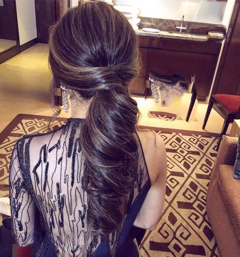 Tied Up Hairstyles, Messy Ponytail Hairstyles, Outfit For Wedding, Being A Bridesmaid, Easy Party Hairstyles, Hair Style On Saree, Long Hair Tips, Simple Prom Hair, Long Hair Wedding Styles