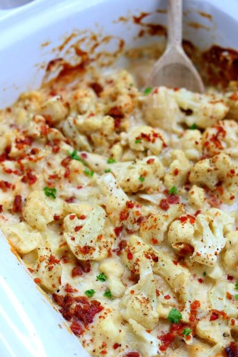 Slow Cooker Cheesy Bacon Cauliflower--a cauliflower side dish that is enveloped in a velvety mozzarella cheese sauce and topped with crispy bacon. Cheesy Cauliflower Casserole, Slow Cooker Ratatouille, Cauliflower Side Dish, Green Bean Dishes, Slow Cooker Bacon, Barbecue Sides, Bacon Cauliflower, Cheesy Cauliflower, Slow Cooker Bbq