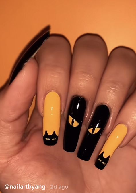 Halloween Nails 2023 Simple, Black Cat Halloween Nails, Oval Halloween Nails, Halloween Nails Black Cat, Cat Woman Nails, Halloween Nails Cat, Cat Halloween Nails, Halloween Cat Nails, Black Cat Nail Art