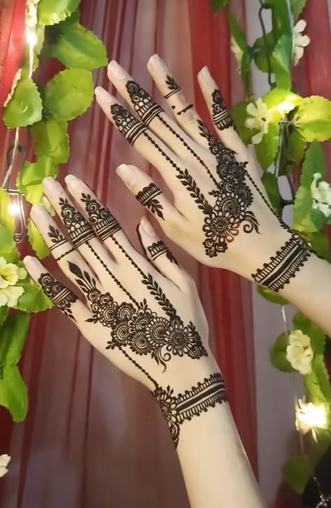 Mehndi Designs Simple Fingers, Henna Mendhi, Beautiful Mehndi Designs, Finger Henna Designs, Rose Mehndi Designs, Mehndi Designs For Kids, Very Simple Mehndi Designs, Simple Mehndi Designs Fingers, Pretty Henna Designs