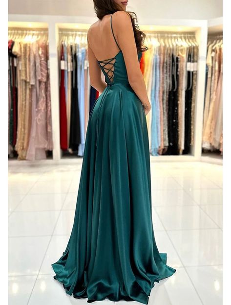 Prom Dress Colours Guide, Prom Dresses Back Design, Dark Green Silk Prom Dress, Prom Dress Inspiration Green, Green Grad Dresses, Fancy Green Dress, Leavers Dresses, Forest Green Prom Dress, Different Prom Dresses