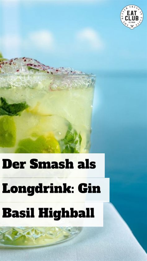 Erfrischend und perfekt in der wärmenden Sonne: Unser Gin Basil Highball macht aus dem Gin Basil Smash einen echten Longdrink! Pineapple Basil Cocktail, Basil Gin Smash, Whiskey Basil Smash, Strawberry Basil Gin Smash, Gin Basil Smash, Basil Smash, Tanqueray Sevilla Gin Cocktails, Whiskey Cocktail, Masala Chai