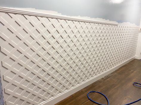 DIY Lattice Wall - create a stunning lattice accent wall. #latticeideas #latticewallindoor #latticewalldecor #diy #accentwall #featurewall #wallideas #homedecor #diyhomedecor Diy Lattice Wall, Lattice On Wall Ideas, Interior Lattice Wall, Wall Lattice Interior, Lattice On Wall, Indoor Lattice Wall Decor, Lattice Wall Outdoor, Lattice Wood Wall Decor, Lattice Interior Wall