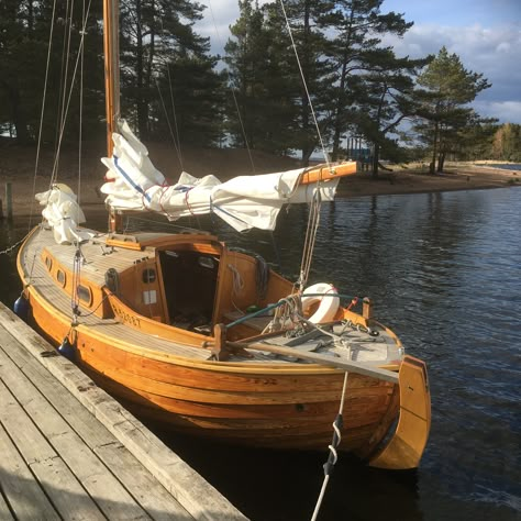 Sailboat Life Aesthetic, Sailing Boat Aesthetic, Small Sailboat Interior, Man Rowing Boat, Small Sailing Boat, Dinghy Sailboat, Old Sailboat, Wood Sailboat, Sailing Aesthetic