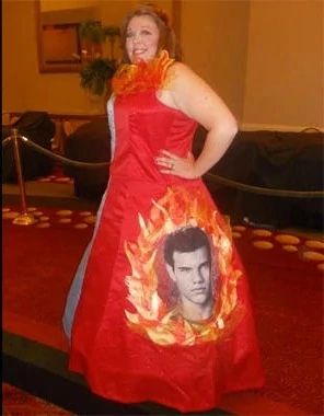 Ugly Prom Dress, Ugly Wedding Dress, Twilight Dress, Funny Prom, Grandma Dress, Lisa Miller, Ugly Dresses, Funny Dresses, Prom Dresses 2020