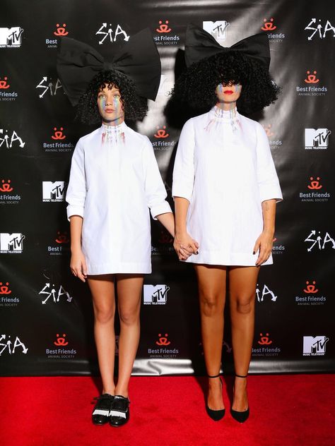 Embedded image Sia Costume, Maddie Ziegler Sia, Sia Singer, Sia And Maddie, 80s Rap, Sia Music, Sia Furler, Maddie Z, Dance Mums