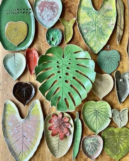 How to make a leaf shape plate? - Craftionary Diy Keramik, Diy Air Dry Clay, Pottery Handbuilding, Keramik Design, Cerámica Ideas, Christmas Potpourri, Stovetop Potpourri, Pottery Crafts, Diy Pottery