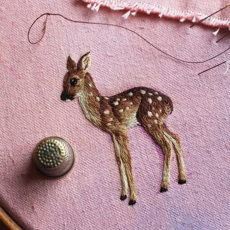 Chloe Giordano, Crewel Embroidery Tutorial, Crewel Embroidery Kits, Hand Crafts, Pola Sulam, Learn Embroidery, Animal Embroidery, 자수 디자인, Silk Ribbon Embroidery