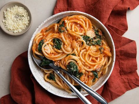 Stanley Tucci Gave Us the Secret to Creamy Pasta Sauce—And You Probably Already Have It In Your Pantry White Bean Pasta, Beans And Kale, Kale Recipe, Canning Crushed Tomatoes, Creamy Pasta Sauce, Creamy Pasta Recipes, Stanley Tucci, Bean Pasta, Kale Recipes