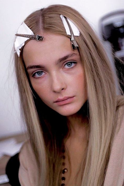 Snejana Onopka, 2006 Fashion, Models 90s, Models Backstage, Doll Aesthetic, 90s Models, Real Model, Model Aesthetic, Model Life