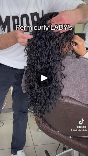 1.3K views · 19K reactions | #permanenetkrullen #locken #curlyhair #curlygirl #curly #curls #perma | VIP Hair Salon Permanent Hair Curly, Spiral Curls For Long Hair, Wavy Perm Long Hair, Permanent Curly Hair, Different Perm Curls, Perm Before And After, Tight Curl Perm, Spiral Perm Long Hair, Permanent Curls