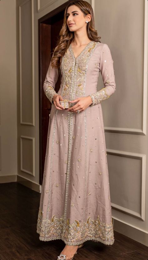 Front Open Gown, Botanical Motifs, Golden Embroidery, Pakistani Formal Dresses, Anarkali Dress Pattern, Desi Clothes, Embroidered Border, Crystals Stones, Pakistani Bridal Wear