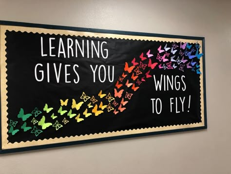 School Front Office Bulletin Board Ideas, How To Decorate School Board, School Decor Ideas, Butterfly School Bulletin Board, Class Boards Ideas, Boards Ideas For School, Creative Soft Board Ideas For School, Welcome Board Ideas For School, Decoration Ideas For School Board