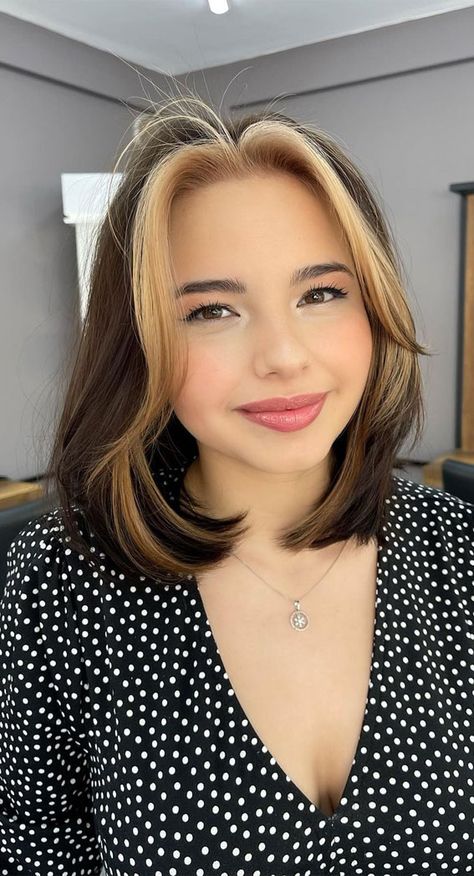 Medium Square Haircut, Haircut For Slim Face For Women, Hairstyle For Round Face 2023, Hair Cuts For Chubby Faces Plus Size Medium, Short Haircut For Women With Round Faces, Layers Around Face Short Hair, Lob Haircut Round Face Shoulder Length, Lob Haircut For Round Face Plus Size, Med Length Hairstyle Women Round Face