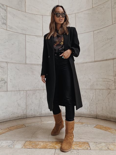 Ugg Tall Boots Outfit, Classic Ugg Boots Outfit, Tall Uggs Outfit, Tall Boots Outfit Winter, Tall Ugg Boots Outfit, Rainy Winter Outfit, New York Outfits Spring, Tall Boots Outfit, Camel Outfit