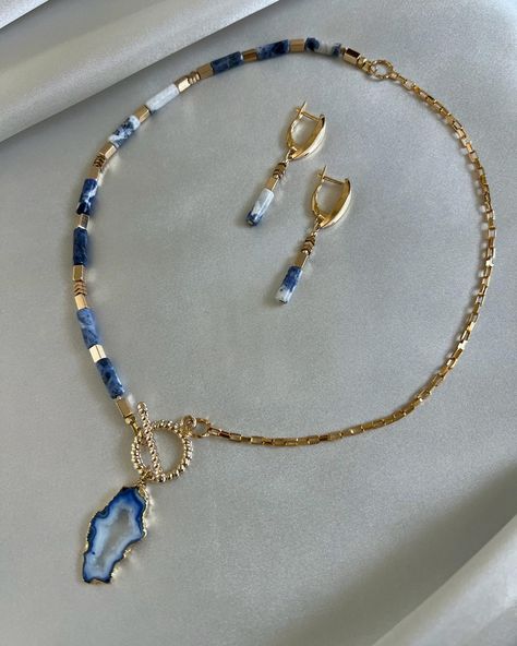 MICKLAT - Handmade half chain & half Sodalite necklace set with earrings for women. Natural blue druzy slice Agate. Natural Hematite. Real 18K gold chain and earrings hooks. Agate Slice Necklace, Sodalite Necklace, Hematite Jewelry, Necklace Set With Earrings, 18k Gold Chain, Necklace Ideas, Agate Slice, Diy Necklace, Earrings For Women