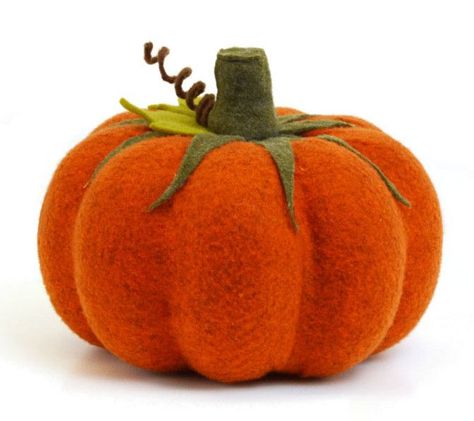 Pumpkin Sculpture, Pumpkin Home Decor, Disney Pumpkin Carving, Fall Pumpkin Crafts, Disney Pumpkin, Felt Pumpkins, Chicken Crafts, Felt Halloween, Fabric Pumpkins