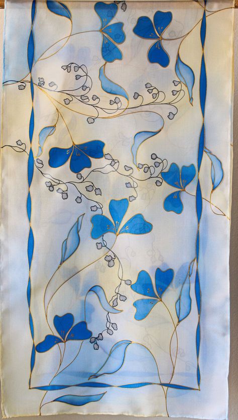 Fabric Painting Beginners, Silk Scarf Painting Ideas, Hand Painted Dupattas Floral, Silk Painting Patterns, Scarf Pattern Design, Scarf Painting, Fabric Colour Painting, Silk Painting Techniques, Painting On Silk