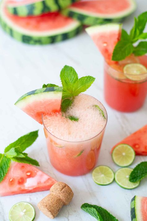 Cocktail Prosecco, Watermelon Mint Salad, Watermelon Mint Lemonade, Prosecco Drinks, Mint Margarita, Spritzer Recipes, Watermelon Drink, Prosecco Cocktails, Mint Salad