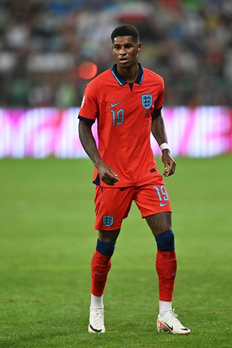 Rashford England, Aesthetic Football, Nike Slippers, Football Images, Marcus Rashford, England Football, Football Pictures, Cool Outfits For Men, Man United