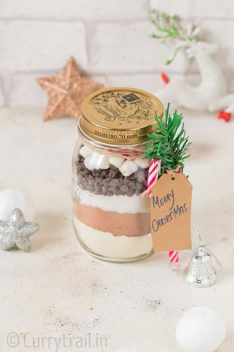 Homemade hot chocolate mix in mason jar for Christmas gifting Hot Chocolate Jar Recipe, Mason Jar Hot Chocolate Gift, Hot Chocolate Bottle Jar Gifts, Diy Hot Chocolate Jar Gift, Hot Coco Jar Gift, Hot Chocolate Jars, Chocolate Jars, Hotchocolate Homemade Gift, Diy Hot Chocolate Mix Recipes In A Jar