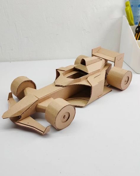 F1 car model made out of cardboard Paper F1 Car, Diy F1 Car, F1 Diy Ideas, F1 Crafts, Race Car Craft, Cardboard Cars, Paper Cars, Paper Objects, Package Template