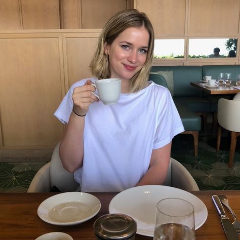 Guinevere Beck, Vanessa Fnaf, Elizabeth Lail, Insta Goals, Stephanie Brown, Top Celebrities, Hollywood Actress, Celebrity Makeup, Fav Characters