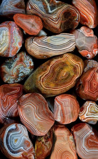 Agates Nature Patterns, Matka Natura, Lake Superior Agates, Natural Patterns, Pretty Rocks, Crystal Magic, Beautiful Rocks, Mineral Stone, Rocks And Gems