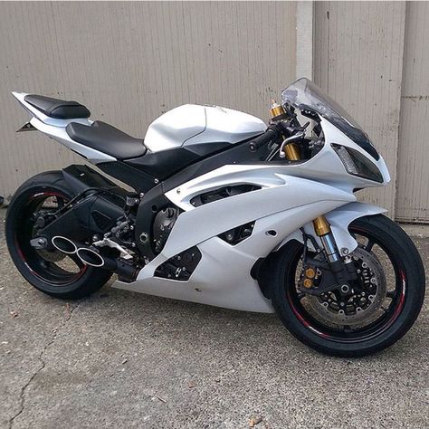 White R6 Yamaha R6 White, Xe Ducati, Kawasaki Ninja 250r, Aventador Lamborghini, Mean Machine, Image Moto, Custom Street Bikes, Custom Sport Bikes, Yamaha Bikes