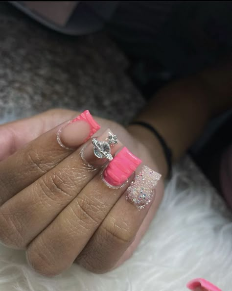 Short Square Acrylic Nails With Charms, Short Nail With Charm, Short Sets Nails, Short Tapered Square Nails Designs, Short Exotic Nail Designs, Nail Ideas Y2k Short, Kaws Nails Short, Short Acrylic Nails With Charms, Short Dope Nails