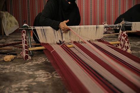 Traditional weaving of Al Sadu - intangible heritage - Culture Sector - UNESCO Al Sadu Weaving, Saudi Arabia Culture, 2023 Images, Intangible Cultural Heritage, Weaving Tools, Indian Architecture, Public Transportation, Traditional Weaving, Cultural Heritage