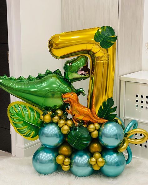 Alessia’s Balloons🎈🌺 on Instagram: “Rooooooarrrrrrr 🦖 Dinosaur balloon bouquet.” Dinosaur Balloon Bouquet, Dino Party Decorations, Balloon Pillars, Balloon Business, Green Balloons, Dinosaur Balloons, Girls Birthday Party Decorations, Balloon Display, Balloon Sculptures