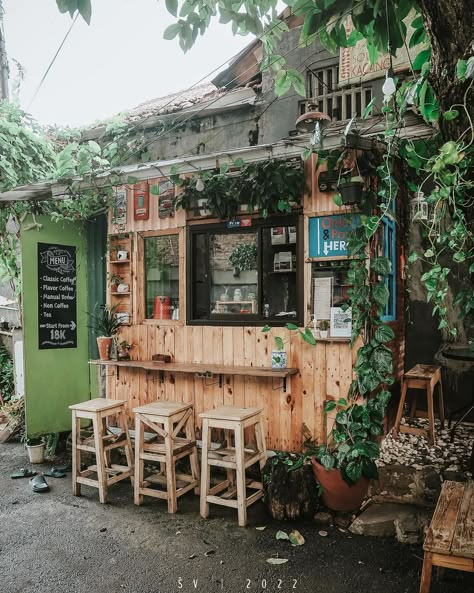 𝕊𝕥𝕖𝕧𝕖𝕟 𝕍𝕖𝕟𝕥𝕠𝕟 on Instagram: “Membumi Kopi // Far from fancy yet offers a very warm and homey spot for coffeeand snack. Tucked away in a small alley surrounded by…” Small Tea Shop Interior Design, Cute Cafe Decor, Tea Shop Design Ideas, Greenhouse Coffee Shop, Simple Cafe Design, Tiny Coffee Shop Design, Small Cafe Ideas, Tiny Cafe Design, Small Shop Ideas