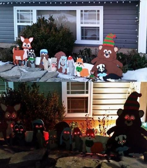 South Park Christmas Decor Woodland Critter Christmas, Funny Animals Pictures, Christmas Door Decorating Contest, Door Decorating Contest, Woodland Critters, Christmas Light Displays, Animals Pictures, Christmas Display, Funny Animal Pictures