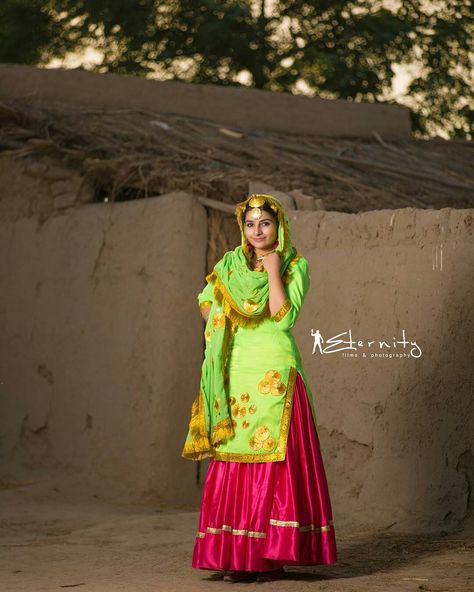 Hetal ponda creation Giddha Suits, Jaggo Outfit Punjabi Lehnga, Jagoo Outfit, Long Kurti With Skirt, Punjabi Wedding Suit, Punjabi Dress Design, Pakistan Culture, Punjabi Outfits, Indian Designer Suits