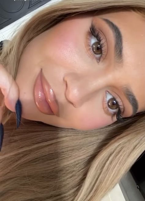 Kylie Jenner Brows, Kylie Eyebrows, Kylie Jenner Eyebrows, Honeymoon Nails, Stile Kylie Jenner, Look Kylie Jenner, Beach Makeup, Looks Kylie Jenner, Kylie Makeup