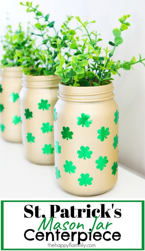 St Patrick's Mason Jar Centerpiece DIY St Patrick’s Crafts, St Patrick’s Day Crafts, Stpatricksday Crafts, Diy Easter Crafts, St Patricks Decorations, St. Patrick's Day Diy, Fete Saint Patrick, Centerpiece Diy, Diy Tree Decor