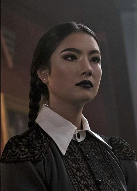 Sabrina Spellman Style, Gothic Academia, Sabrina Witch, Weird Sisters, Chilling Adventures Of Sabrina, Sabrina Spellman, Sister Outfits, Dark Makeup, Aesthetic Women