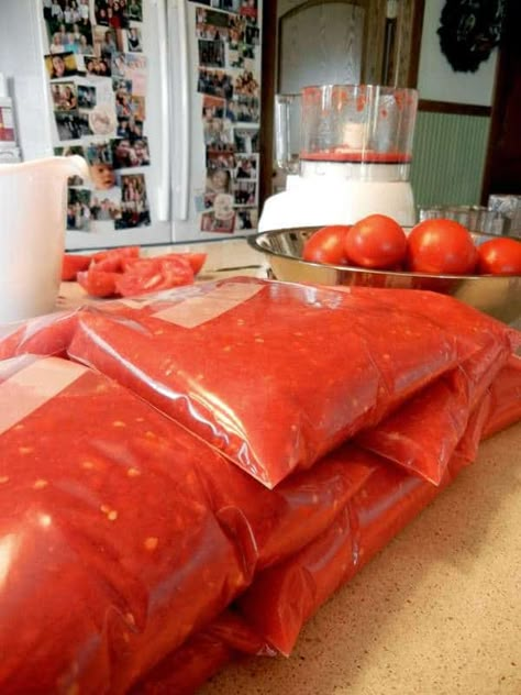 Freezer Stock, Recipes With Diced Tomatoes, Freezing Tomatoes, Freezing Vegetables, Freezing Fruit, Fresh Tomato Recipes, Canning Vegetables, Canning Tomatoes, Deep Roots