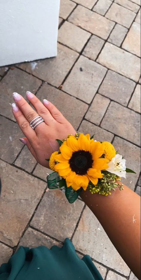 Sunflower Corsage And Boutonniere, Sunflower Corsage Prom, Sunflower Corsage Wedding, Sunflower Corsages, Sunflower Wrist Corsage, Corsage Sunflower, Sunflower Corsage, Fall Sunflower Weddings, Sunflower Wedding Centerpieces