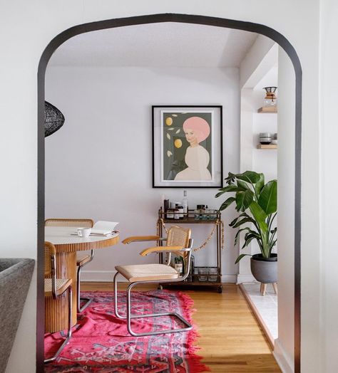 Painted Archways In Homes, Painting Archways, Painting Archways Between Rooms, Painted Archway Between Rooms, Archway Painting Ideas, Black Archway, Archway Painting, Painted Archway, Quirky Interior