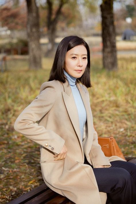 Middle Aged Women Fashion, The World Of The Married, Kim Hee-ae, Middle Aged Women, Korean Celebrities, Korean Actress, Fashion Books, Middle Age, Korean Girl