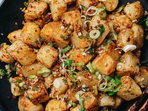 22 Unbelievably Delicious Potato Recipes You Will Want to Have With Every Meal - Pups with Chopsticks Potato Mushroom Recipe, Potato Rosti Recipe, Scalloped Potatoes Au Gratin, Bangers And Mash Recipe, Chicken Potato Salad, Roasted Potatoes And Onions, Pressure Cooker Potatoes, Sauteed Potatoes, Garlic Roasted Potatoes