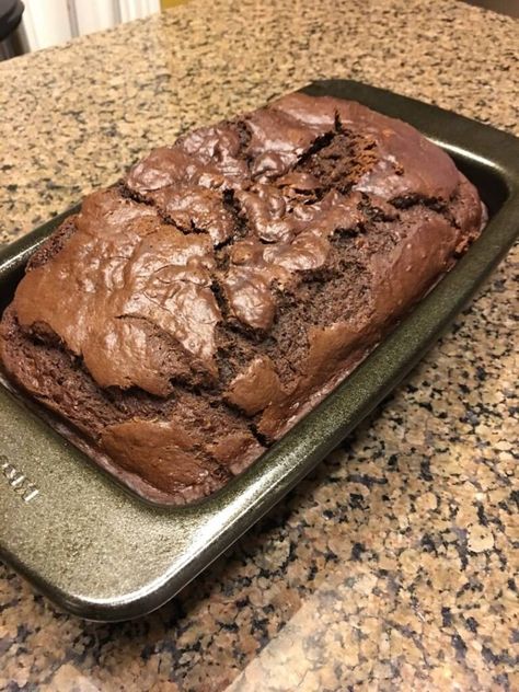 Hot Fudge Brownie Bread - Delish Grandma's Recipes Brownie Bread, Chocolate Bread Recipe, Brownies Caramel, Risotto Radicchio, Fudge Brownie, Chocolate Bread, Brownies Recipe Easy, Fudge Sauce, Bread Recipes Sweet