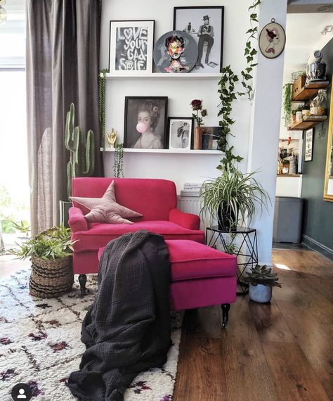 Fun and fresh sitting area with pops of color and #plants #houseplants #sittingarea #darkdecor #homedecor Zen Apartment Decor, Zen Apartment, Wall Wardrobe, Dopamine Decor, Colourful Living Room, Eclectic Home, Sitting Area, Dream Decor, Home Room Design