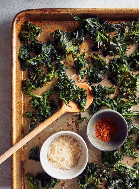 These kale chips with a kick make for a great healthful snack. Kale Snacks, Kale Leaves, Pork Meatballs, Kale Chips, Sugar Snap Peas, Health Snacks, Sheet Pan Dinners, Snack Chips, Cooking Accessories